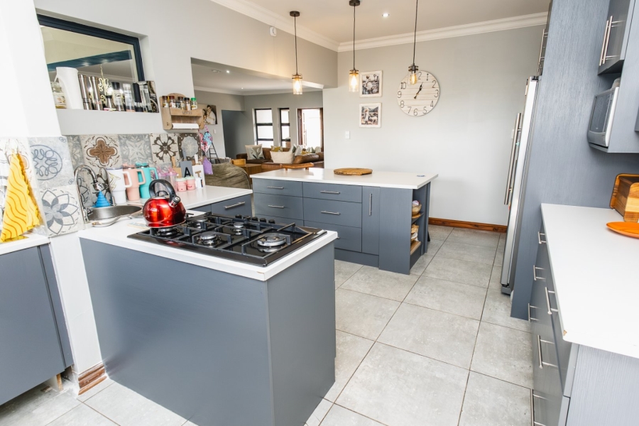 5 Bedroom Property for Sale in Somerton Estate Free State